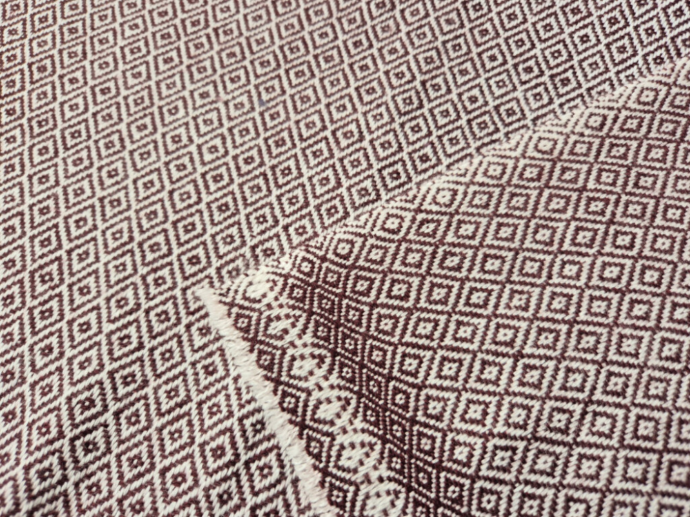 Handgewebter Stola in Terrakotta-Rot mit Rauten-Webmuster – LWH Nepal